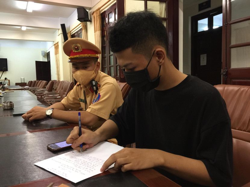 Em Giang vui mừng, xúc động viết thư cảm ơn tổ công tác đã hết lòng giúp đỡ trong lúc khó khăn Em Giang vui mừng, xúc động viết thư cảm ơn tổ công tác đã hết lòng giúp đỡ trong lúc khó khăn