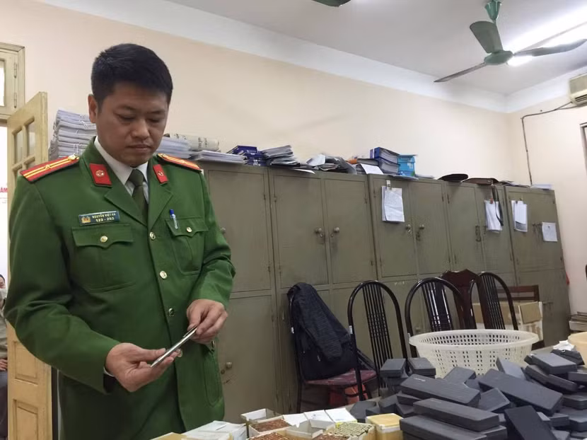 Toàn bộ số đạn cao su trong súng bút đều được tháo ra, đảm bảo an toàn