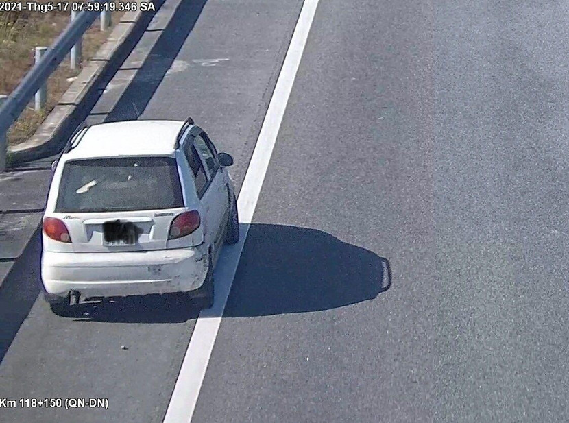 Chiếc xe đi ngược chiều trên cao tốc đã bị CSGT phát hiện, xử lý nghiêm