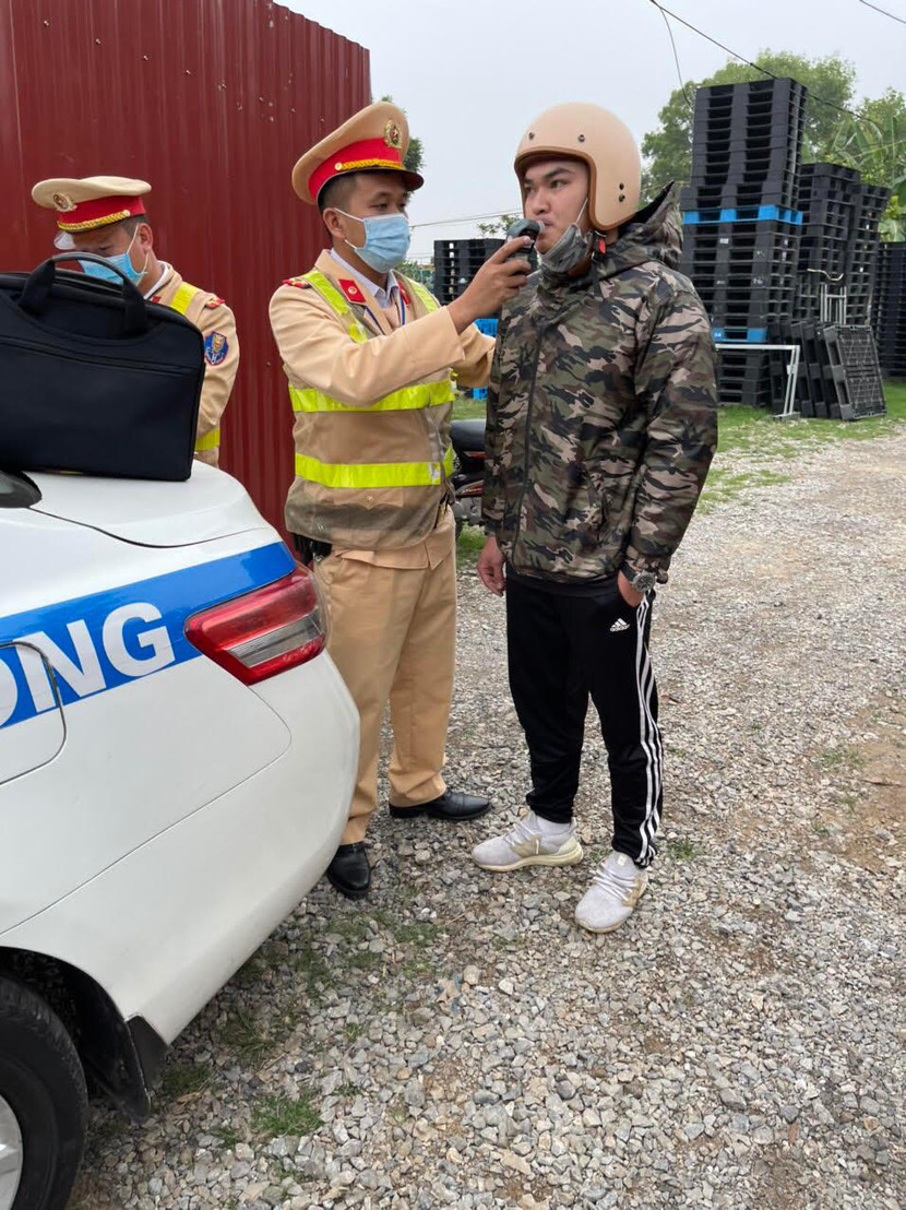 Việc kiểm tra các lái xe có dấu hiệu về nồng độ cồn sẽ góp phần ngăn chặn kịp thời những vụ TNGT có thể xảy ra