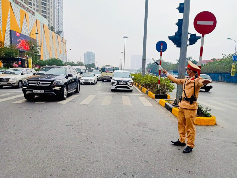 CBCS của Đội CSGT số 6 tăng cường phân luồng đảm bảo ATGT trong ngày cuối kỳ nghỉ Tết Tân Sửu