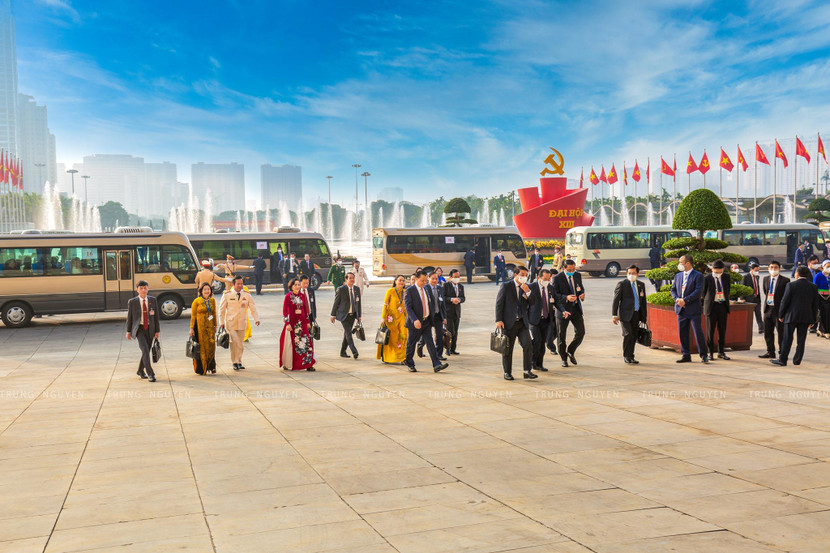 Các đoàn đại biểu được lực lượng CSGT đón, dẫn tuyệt đối an toàn, thông suốt, chính xác đến từng giây phút theo đúng phương án về giao thông đã được Phòng CSGT xây dựng Các đoàn đại biểu được lực lượng CSGT đón, dẫn tuyệt đối an toàn, thông suốt, chính xác đến từng giây phút theo đúng phương án về giao thông đã được Phòng CSGT xây dựng