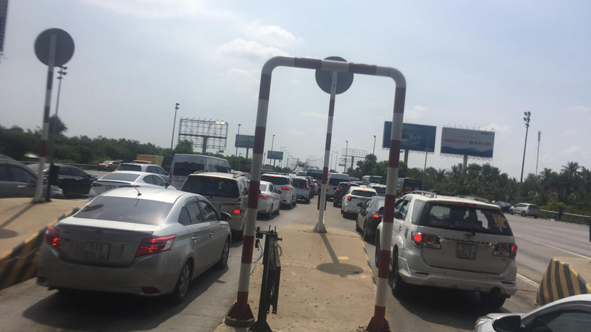 Việc không xả trạm BOT khiến ùn tắc kéo dài