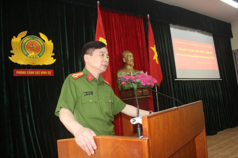 Đại tá Nguyễn Bình, Trưởng Phòng CSHS, CATP Hà Nội trân trọn cảm ơn sự quan tâm, giúp đỡ của Cục CSHS và đại diện các ngân hàng Đại tá Nguyễn Bình, Trưởng Phòng CSHS, CATP Hà Nội trân trọn cảm ơn sự quan tâm, giúp đỡ của Cục CSHS và đại diện các ngân hàng