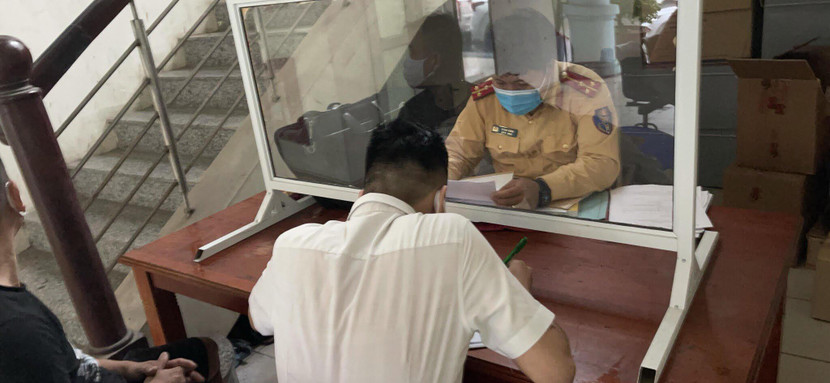 Lái xe đi ngược chiều trên cao tốc bị phạt 17 triệu đồng