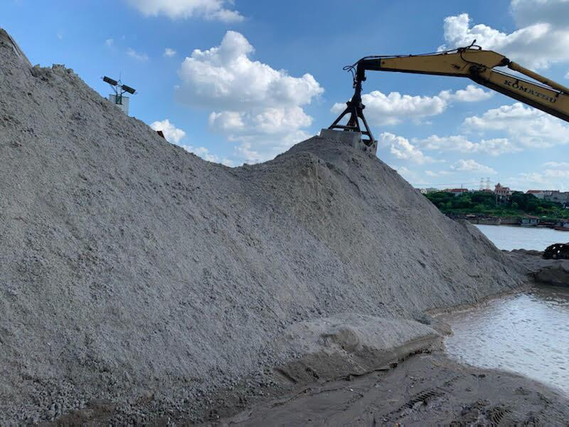 Số tiền thu lợi bất chính của các đối tượng khai thác cát trái phép lên tới nhiều tỷ đồng