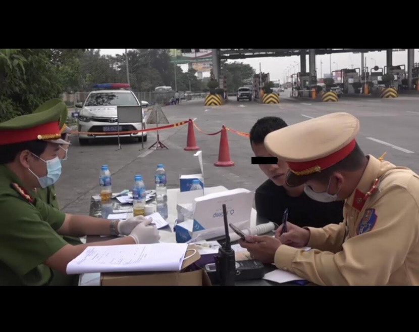 Nhiều lái xe vi phạm bị CSGT xử phạt nghiêm