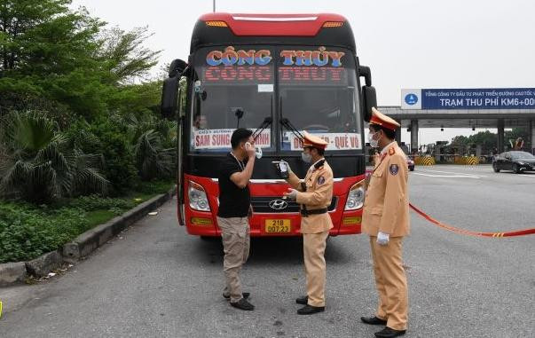 Các lái xe khách cũng nằm trong "danh mục" kiểm tra gắt gao phòng ngừa tai nạn