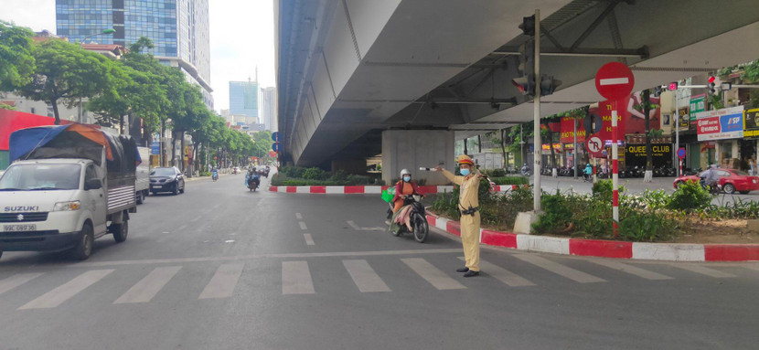 Đường vắng không có cảnh ùn tắc song không vì thế mà CSGT lơ là công tác phòng chống tai nạn