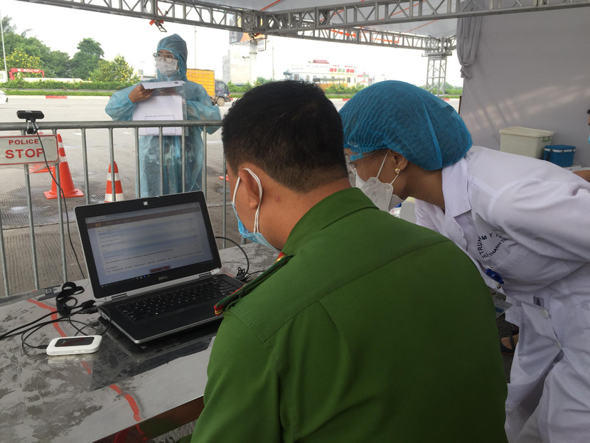 Ngoài ra, việc sử dụng máy tính cho phép thao tác dễ dàng, thân thiện. Camera có dây nối kéo dài, đặt cố định giữ được khoảng cách, tránh tiếp xúc gây nguy cơ lây nhiễm Ngoài ra, việc sử dụng máy tính cho phép thao tác dễ dàng, thân thiện. Camera có dây nối kéo dài, đặt cố định giữ được khoảng cách, tránh tiếp xúc gây nguy cơ lây nhiễm