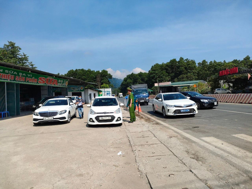 Các chốt kiểm tra phòng, chống dịch Covid-19 tại các cửa ngõ ra vào thành phố Hà Nội Các chốt kiểm tra phòng, chống dịch Covid-19 tại các cửa ngõ ra vào thành phố Hà Nội