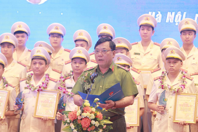 Giám đốc CATP Hà Nội phát biểu tại buổi lễ