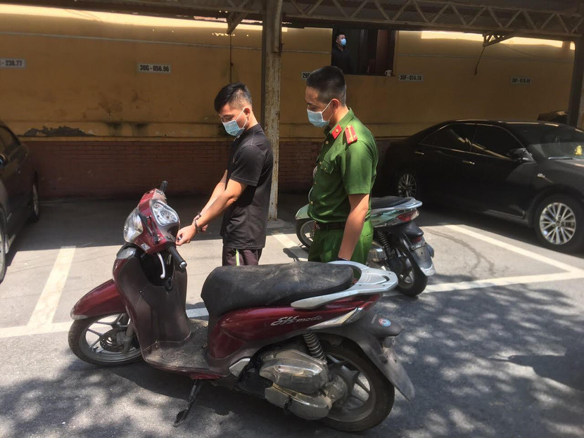 Đối tượng Hậu cùng xe máy tang vật Đối tượng Hậu cùng xe máy tang vật