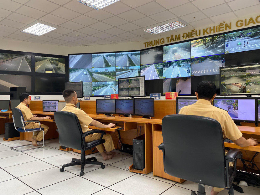 Dù không có CSGT làm nhiệm vụ trên các tuyến đường nội đô, song toàn bộ hệ thống giao thông vẫn nằm trong tầm kiểm soát, đảm bảo của Phòng CSGT qua hệ thống công nghệ cao