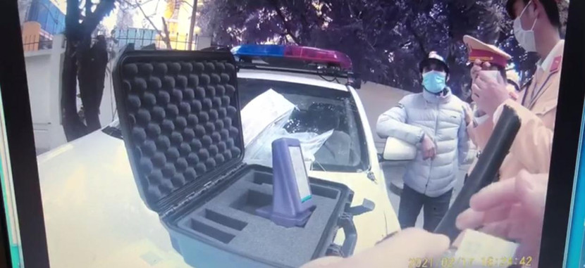 CSGT kiểm tra lái xe vi phạm