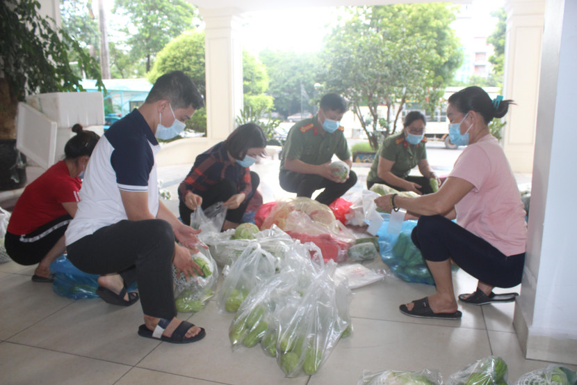 Hoạt động có ý nghĩa thiết thực và vô cùng ý nghĩa trong bối cảnh dịch bệnh ngày càng diễn biến phức tạp, giúp cho người dân có hoàn cảnh khó khăn vượt qua đại dịch Hoạt động có ý nghĩa thiết thực và vô cùng ý nghĩa trong bối cảnh dịch bệnh ngày càng diễn biến phức tạp, giúp cho người dân có hoàn cảnh khó khăn vượt qua đại dịch