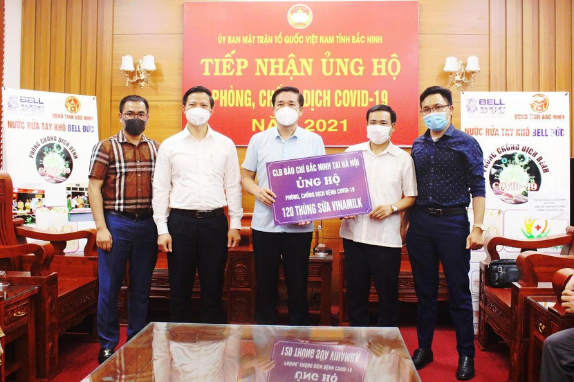 CLB Báo chí Bắc Ninh gửi tặng UBND tỉnh Bắc Ninh 120 thùng sữa giúp công nhân trên địa bàn phòng, chống dịch Covid-19 CLB Báo chí Bắc Ninh gửi tặng UBND tỉnh Bắc Ninh 120 thùng sữa giúp công nhân trên địa bàn phòng, chống dịch Covid-19