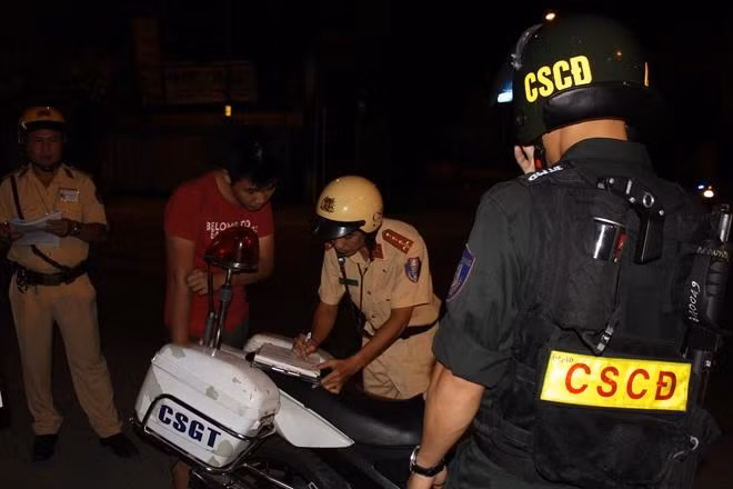 Các lực lượng của CATP Hà Nội tăng cường tuần tra kiểm soát, bảo vệ tuyệt đối ANTT, TTATXH trên địa bàn trong suốt kỳ nghỉ lễ vừa qua Các lực lượng của CATP Hà Nội tăng cường tuần tra kiểm soát, bảo vệ tuyệt đối ANTT, TTATXH trên địa bàn trong suốt kỳ nghỉ lễ vừa qua