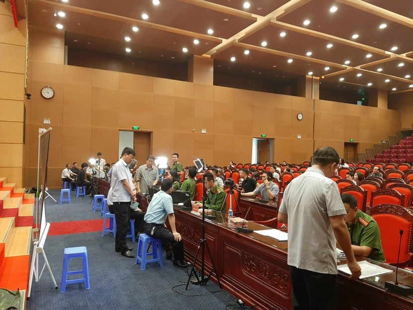 Đến tận trụ sở các cơ quan, đơn vị, trường học để cấp CCCD gắn chíp được Ban chỉ huy CAQ Cầu Giấy triển khai trên tất cả các phường