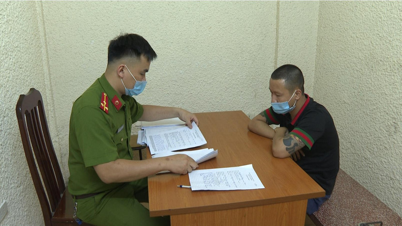 Đối tượng Nguyễn Quốc Phong cầm đầu ổ nhóm cho vay theo hình thức &quot;tín dụng đen&quot;