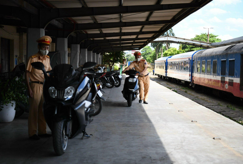 CSGT phát hiện và thu giữ xe mô tô vận chuyển lậu CSGT phát hiện và thu giữ xe mô tô vận chuyển lậu