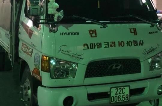 Lái xe tải cố tình chèn ép không cho xe cứu thương di chuyển cấp cứu người bị bệnh