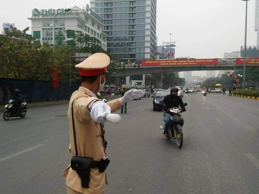 Các chốt CSGT phân luồng đảm bảo an toàn, thông thoáng cho người dân đi lại