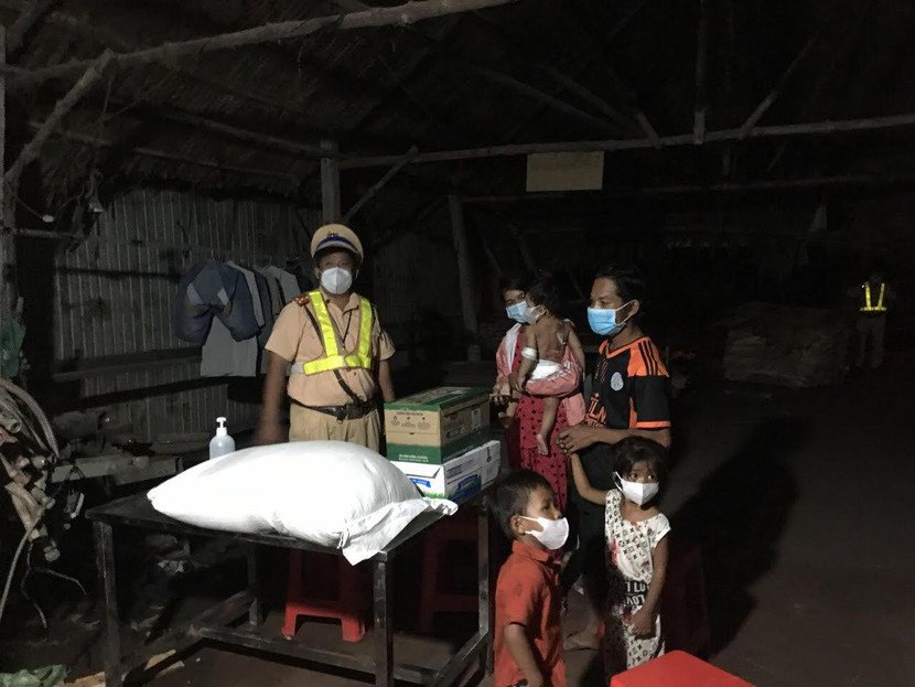 nCSGT hỗ trợ gia đình cháu bé gặp khó khăn