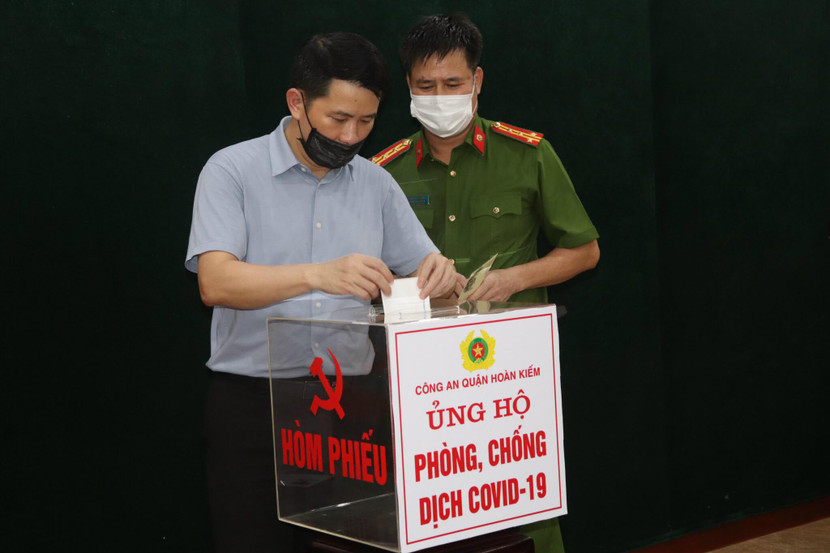 Các đồng chí Lãnh đạo Quận ủy, UBND quận và CAQ Hoàn Kiếm tham gia ủng hộ phòng, chống dịch Covid-19 Các đồng chí Lãnh đạo Quận ủy, UBND quận và CAQ Hoàn Kiếm tham gia ủng hộ phòng, chống dịch Covid-19