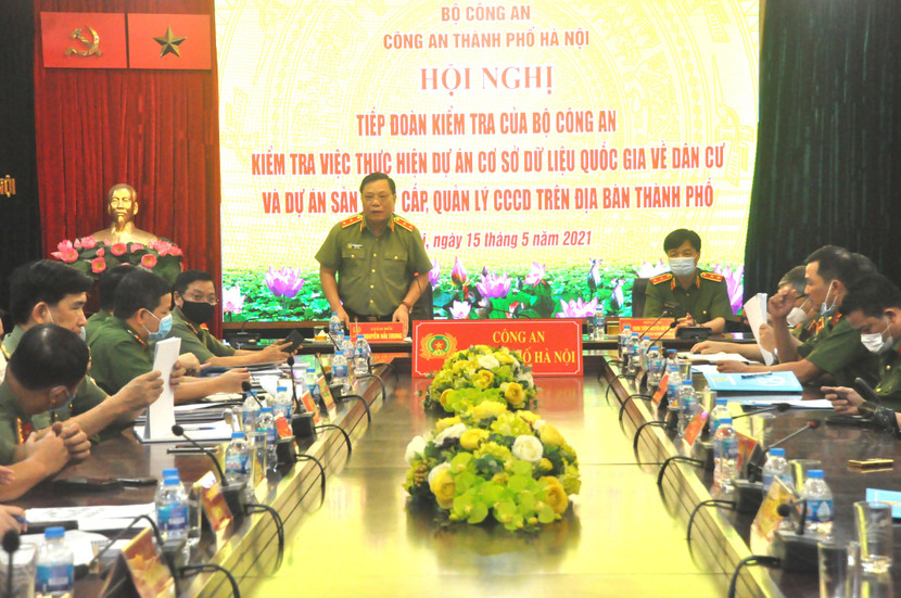 Trung tướng Nguyễn Hải Trung, Giám đốc CATP Hà Nội hứa với đồng chí Thứ trưởng CATP Hà Nội sẽ hoàn thành xuất sắc các yêu cầu nhiệm vụ đặt ra Trung tướng Nguyễn Hải Trung, Giám đốc CATP Hà Nội hứa với đồng chí Thứ trưởng CATP Hà Nội sẽ hoàn thành xuất sắc các yêu cầu nhiệm vụ đặt ra