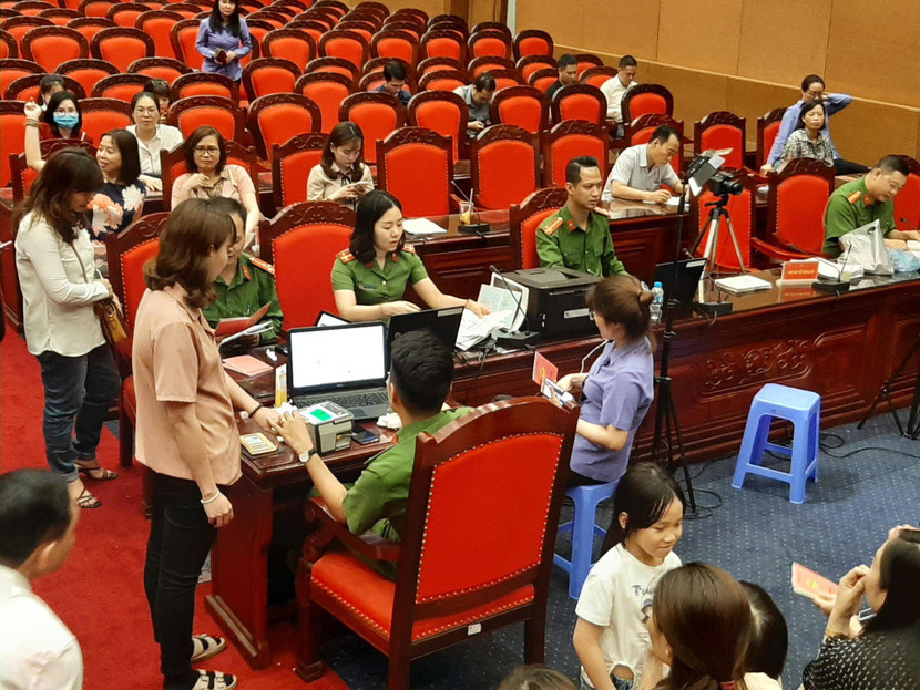 Thời gian cấp CCCD gắn chíp được CAP Yên Hòa tổ chức trong cả ngày, tối, khuy, ngay tại trụ sở nên rất thuận tiện cho cán bộ, công nhân viên tại đơn vị có thể tranh thủ xuống làm bất cứ lúc nào