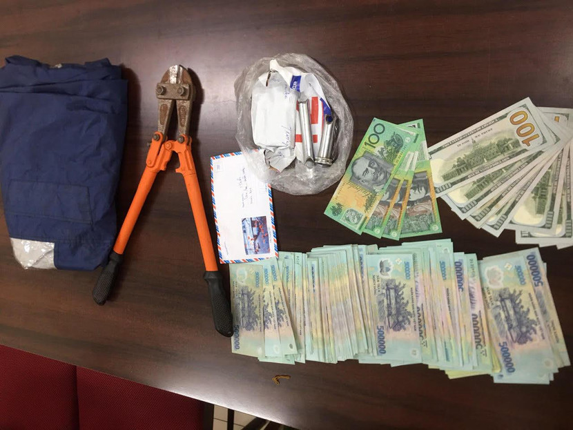 Kìm cộng lực, tiền, vàng, USD...Hà trộm cắp của bị hại