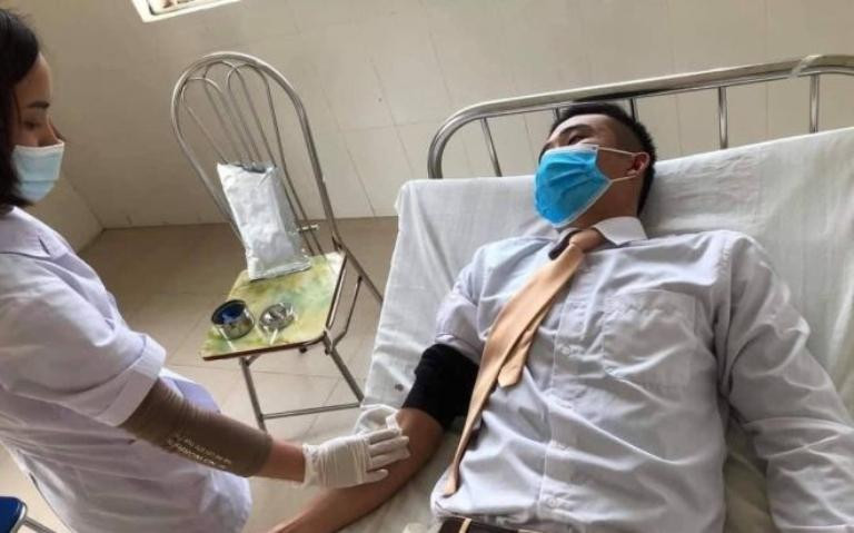 CSGT hiến máu cứu người gặp nạn CSGT hiến máu cứu người gặp nạn