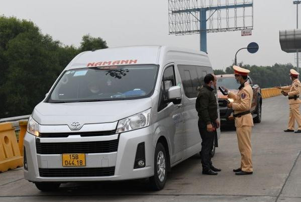 Lực lượng CSGT tăng cường kiểm tra trên tuyến cao tốc