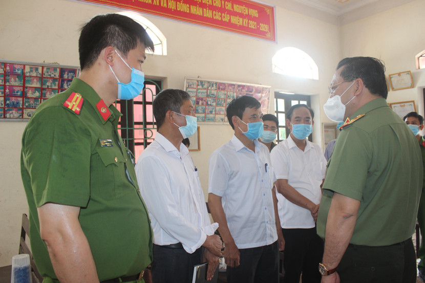 Giám đốc CATP Hà Nội động viên, chỉ đạo lãnh đạo các xã Đồng Tâm, Tuy Lai hoàn thành các phần việc, đảm bảo thành công cuộc bầu cử trên địa bàn Giám đốc CATP Hà Nội động viên, chỉ đạo lãnh đạo các xã Đồng Tâm, Tuy Lai hoàn thành các phần việc, đảm bảo thành công cuộc bầu cử trên địa bàn