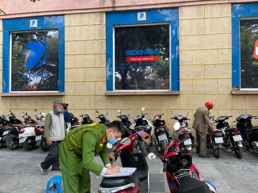 CAQ Hoàn Kiếm xử phạt nhiều bãi trông giữ xe vi phạm