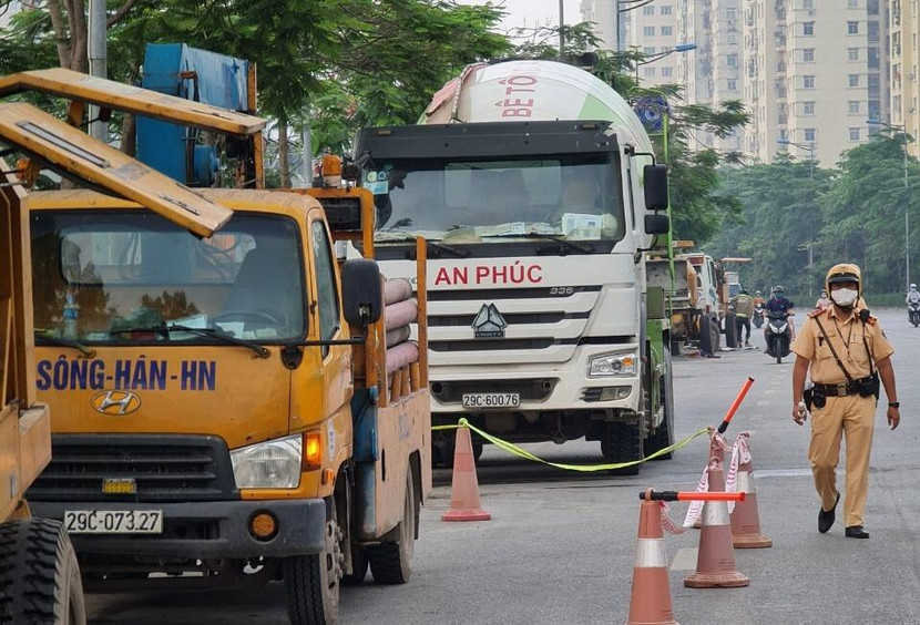 Thiếu tá Tạ Ngọc Khánh, Đội trưởng Đội CSGT số 2, Phòng CSGT, CATP Hà Nội cho biết, việc tăng cường kiểm tra xử lý vi phạm liên quan đến xe tải nhằm đảm bảo tuyệt đối ANTT, TTATGT phục vụ công tác bầu cử đại biểu Quốc hội, HĐND các cấp