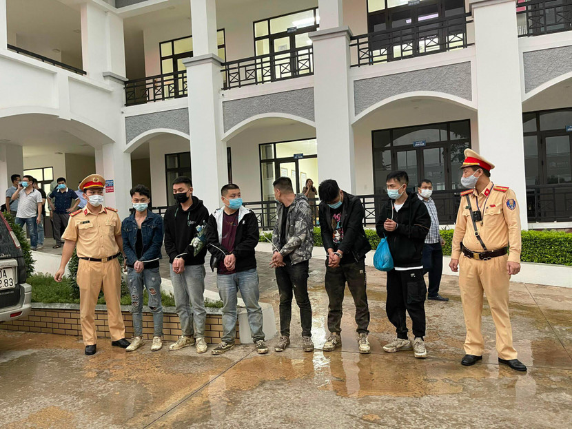 Các đối tượng nhập cảnh trái phép bị CSGT và lực lượng chức năng phát hiện, bắt giữ