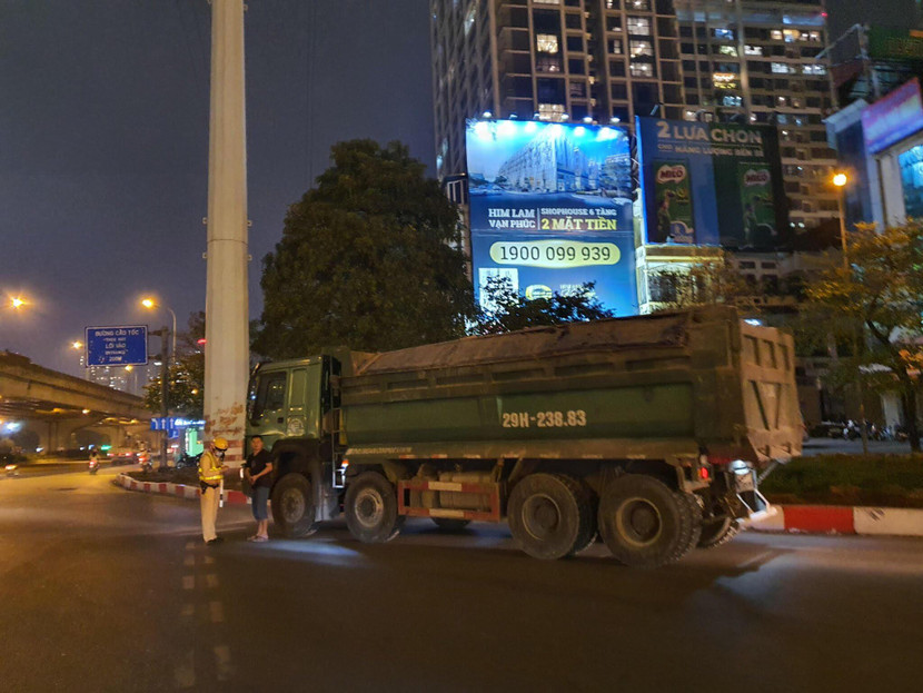 Việc kiểm tra xe quá tải được Phòng CSGT triển khai xuyên suốt nhằm đảm bảo ATGT, bảo vệ hạ tầng giao thông