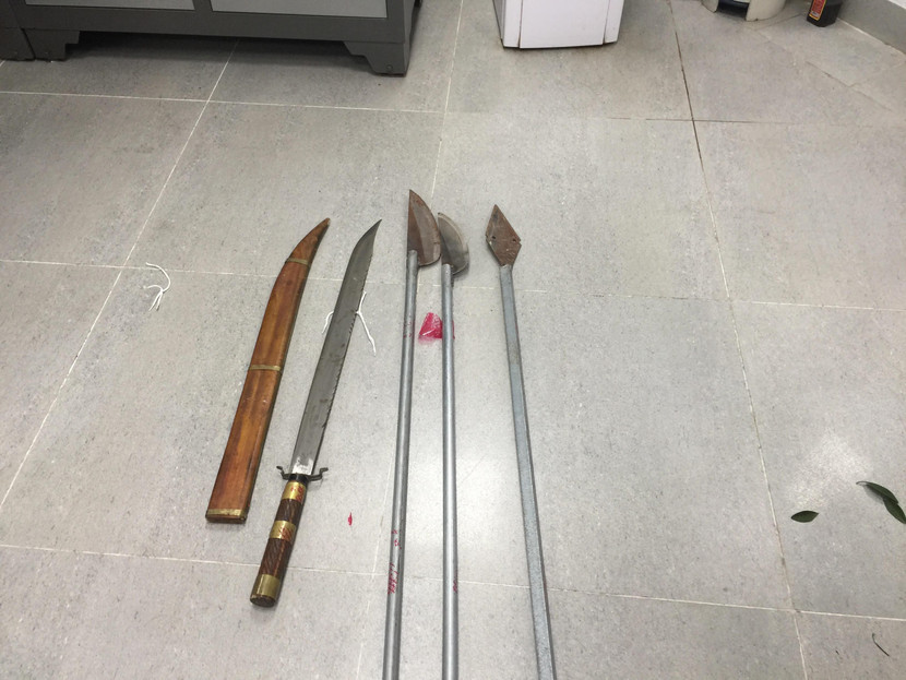 Một số hung khí của các đối tượng trong vụ án Một số hung khí của các đối tượng trong vụ án