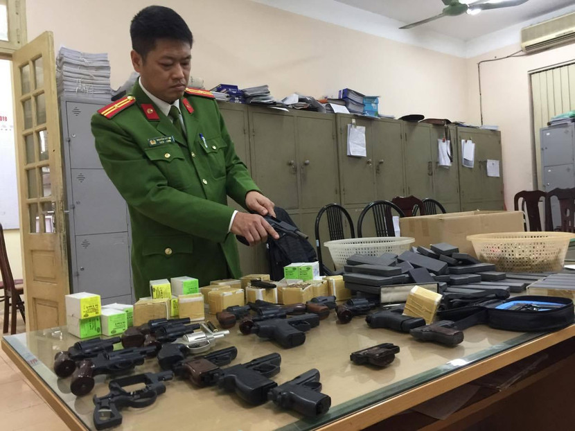 Đây là số súng mà phía công ty để lưu kho quên lâu năm. Khi phát hiện ra số súng này, phía công ty đã nhận thức được đầy đủ mức độ, tầm quan trọng của việc thực hiện cuộc vận động mà phía CAP Yên Hòa, CAQ Cầu Giấy đã tuyên truyền