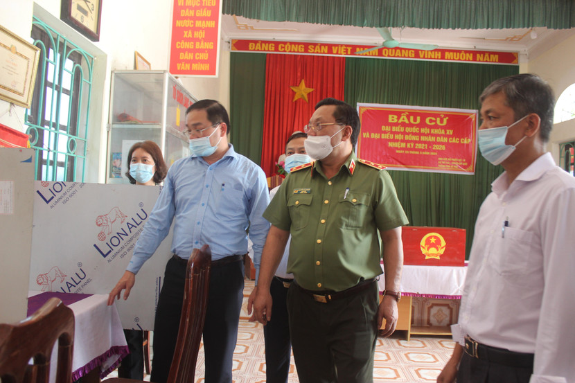 Giám đốc CATP Hà Nội và lãnh đạo Huyện ủy , UBND huyện Mỹ Đức kiểm tra công tác chuẩn bị bầu cử tại xã Tuy Lai Giám đốc CATP Hà Nội và lãnh đạo Huyện ủy , UBND huyện Mỹ Đức kiểm tra công tác chuẩn bị bầu cử tại xã Tuy Lai