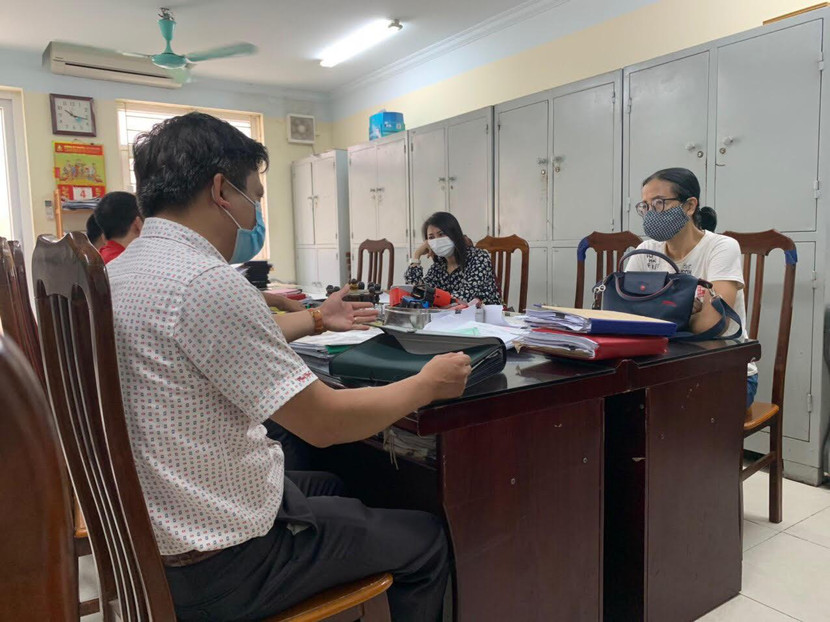 CAQ Hoàn Kiếm lập biên bản xử lý các chủ cơ sở kinh doanh vi phạm