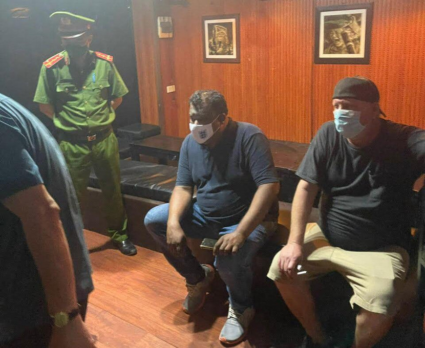 Cơ sở kinh doanh trá hình hoạt động vi phạm phòng, chống dịch bị CAQ Hoàn Kiếm chủ động phát hiện, xử phạt