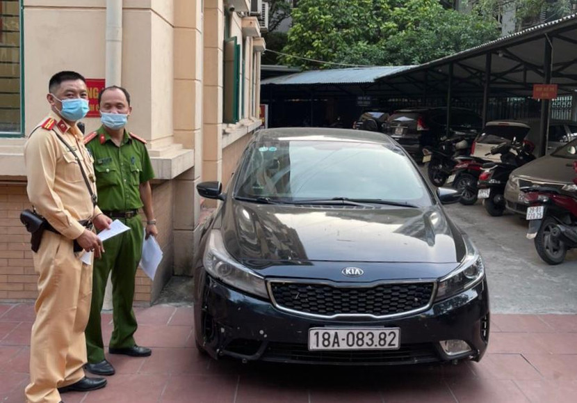 CSGT bàn giao hồ sơ, phương tiện tới CAP Trung Hoà CSGT bàn giao hồ sơ, phương tiện tới CAP Trung Hoà