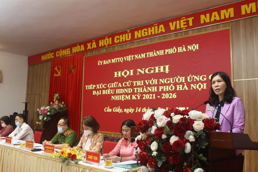 Bà Trần Thị Phương Hoa, Bí thư Quận ủy Cầu Giấy khẳng định với cử tri bản thân cũng như các ứng cử viên khác luôn phát huy tinh thần, trách nhiệm, hoàn thành xuất sắc nhiệm vụ nhân dân, cử tri giao phó