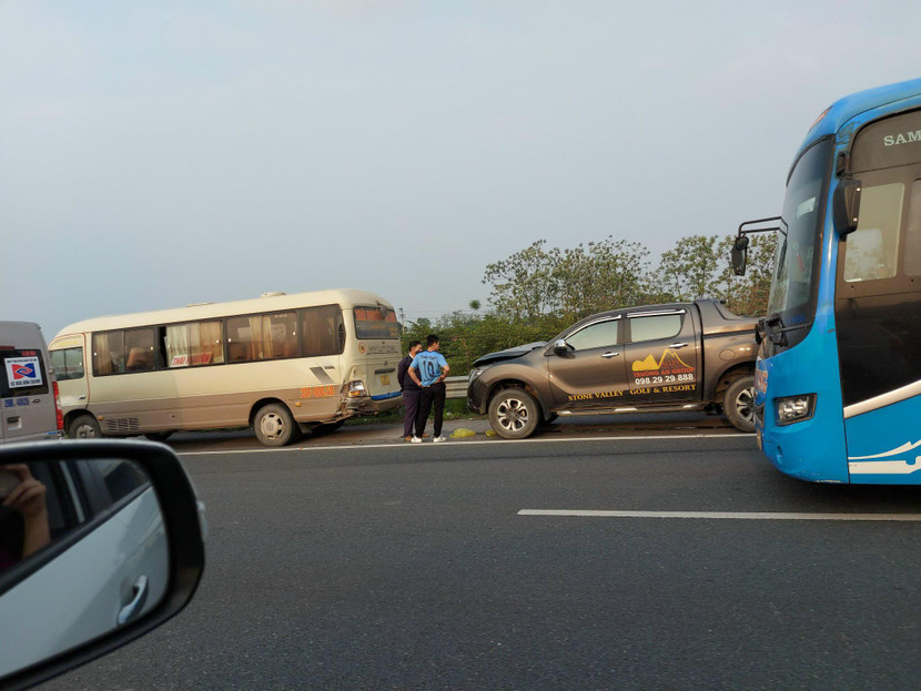 Hiện trường vụ TNGT liên hoàn trên cao tốc