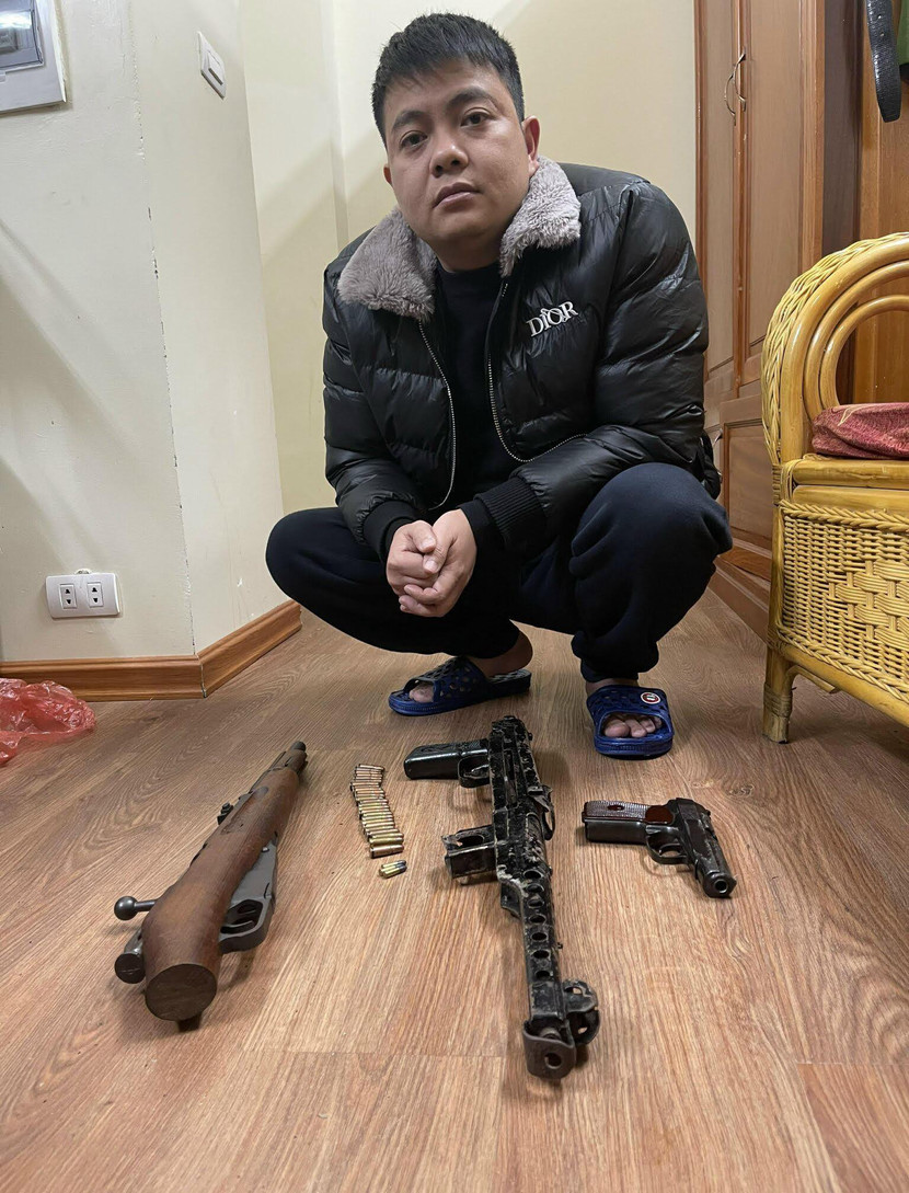 Đối tượng Tuấn cùng số vũ khí quân dụng