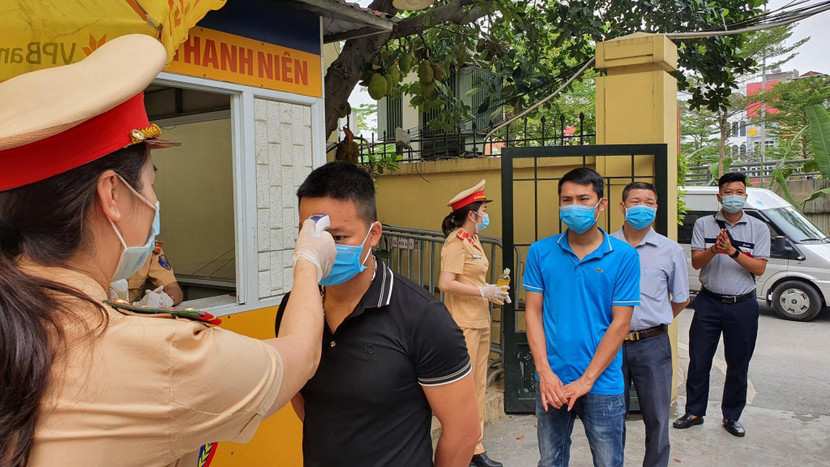 Công tác phòng, chống dịch Covid-19 được Phòng CSGT triển khai hiệu quả trong và ngoài trụ sở, các tuyến đường, trên mặt trận đảm bảo ATGT