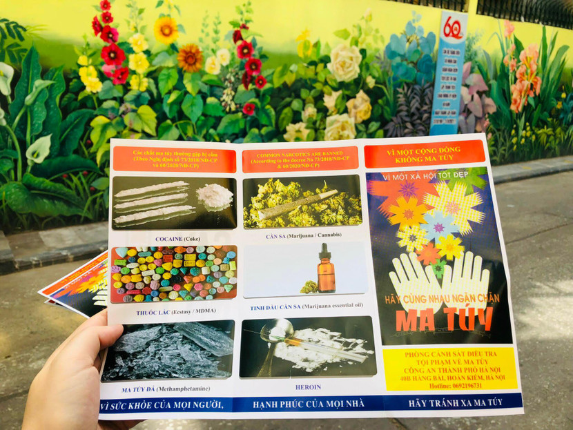 Những tờ rơi được cấp phát tới người dân trên địa bàn nhất là những khu vực có nguy cơ xảy ra nhiều vi phạm về ma túy để nhân dân phòng ngừa Những tờ rơi được cấp phát tới người dân trên địa bàn nhất là những khu vực có nguy cơ xảy ra nhiều vi phạm về ma túy để nhân dân phòng ngừa
